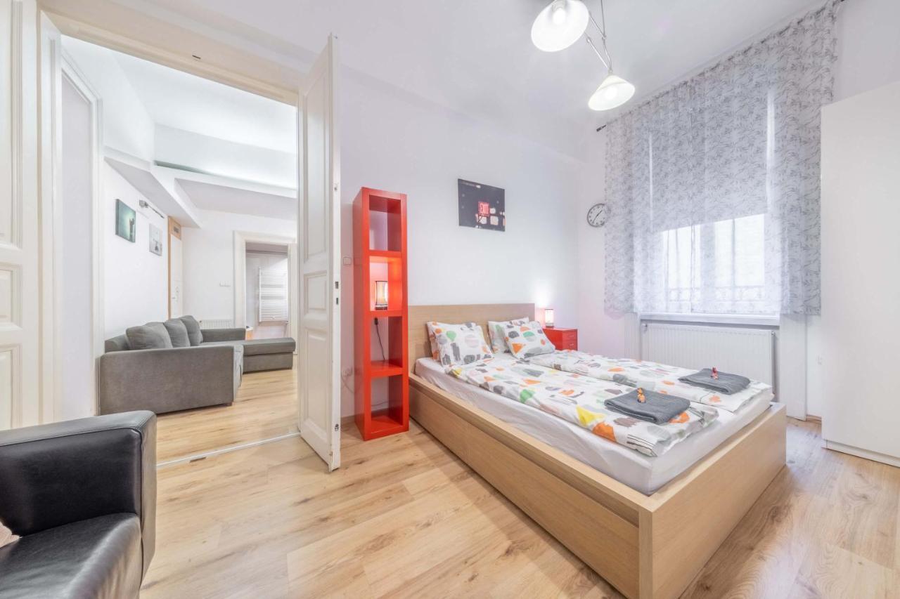 Anastasia 2 Bedrooms Apartment On Vaci Utca Budapest Exterior photo